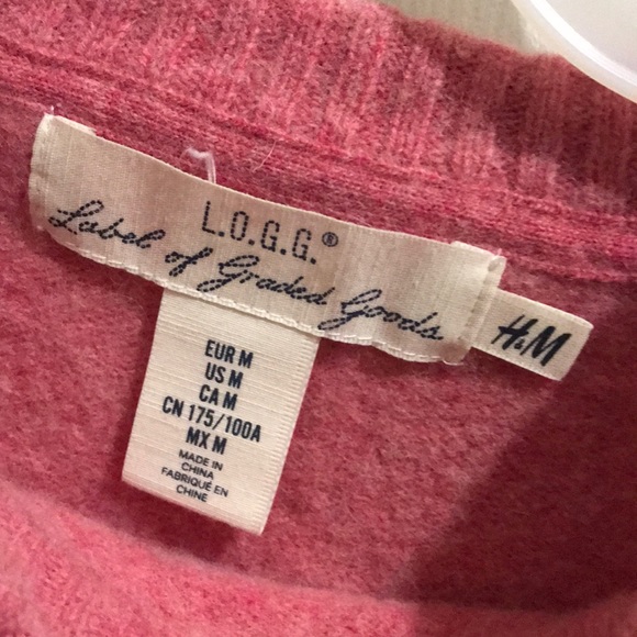 Pink with a light tint of red sweater - Picture 2 of 5